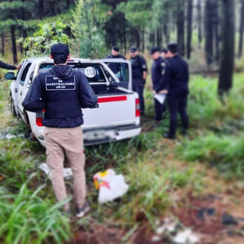 En un rápido despliegue policial en la zona rural recuperaron una camioneta robada en Irigoyen