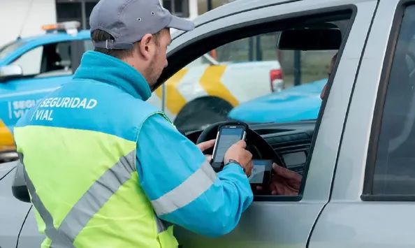 Chau cédula azul: cuál es la documentación necesaria para poder circular en  auto desde ahora | Stop en línea